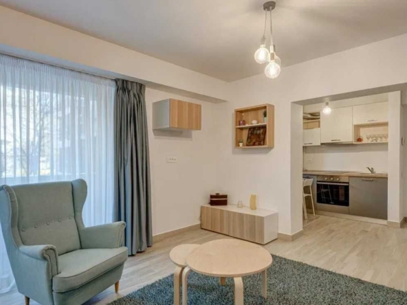 Дава се под наем Едностаен апартамент в Пловдив, Център - 40 кв.м за 188.7 € - Снимка #1