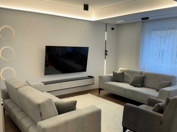 Дава се под наем Двустаен апартамент в София, Гоце Делчев - 69 кв.м за 599 € - Снимка #1