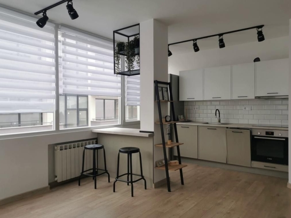 Дава се под наем Тристаен апартамент в Пловдив, Кършияка - 86 кв.м за 715 € - Снимка #1