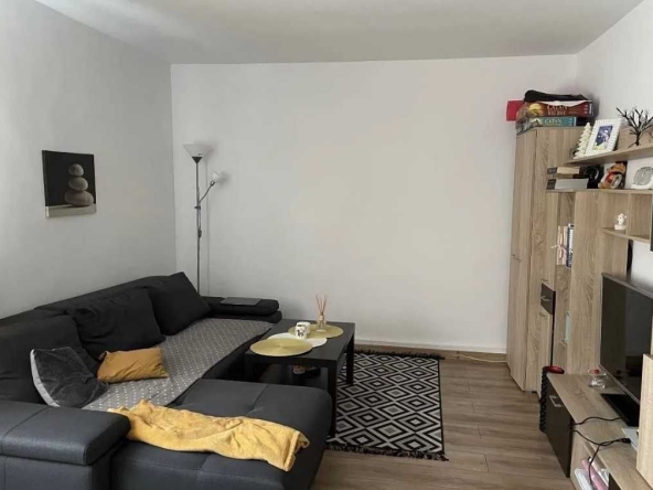 Дава се под наем Двустаен апартамент в Пловдив, Център - 42 кв.м за 193.8 € - Снимка #1
