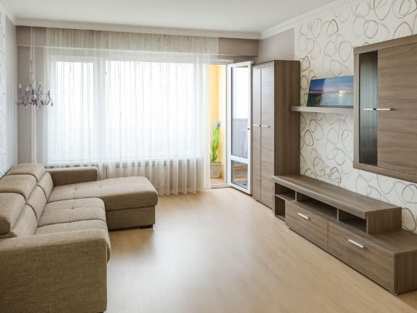 Дава се под наем Двустаен апартамент в Варна, Левски - 65 кв.м за 375 € - Снимка #1