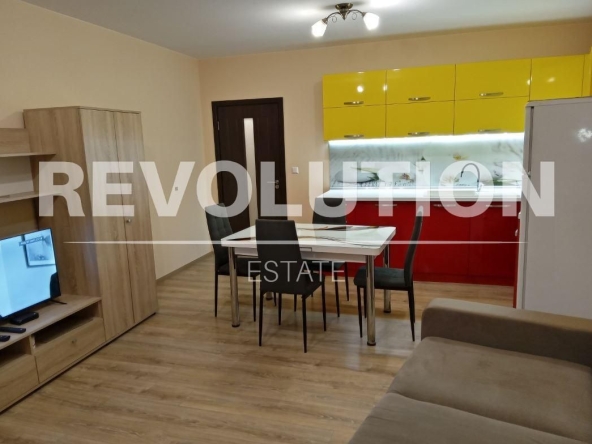 Дава се под наем Двустаен апартамент в Варна, Цветен квартал - 60 кв.м за 500 € - Снимка #1