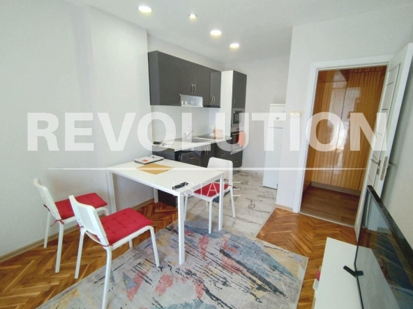 Дава се под наем Тристаен апартамент в Варна, Гръцка махала - 68 кв.м за 650 € - Снимка #1