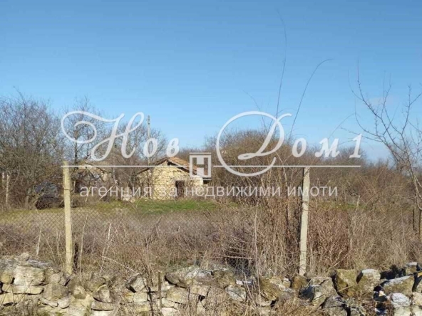 Парцел в с. Левски, Област Варна - 885 кв.м за 47 €/кв.м - Снимка #1