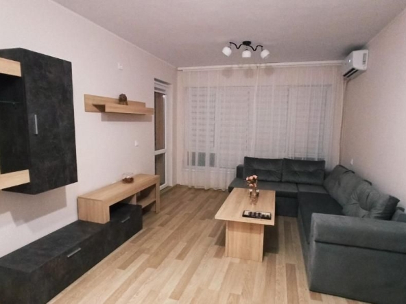 Дава се под наем Двустаен апартамент в Пловдив, Южен - 65 кв.м за 350 € - Снимка #1