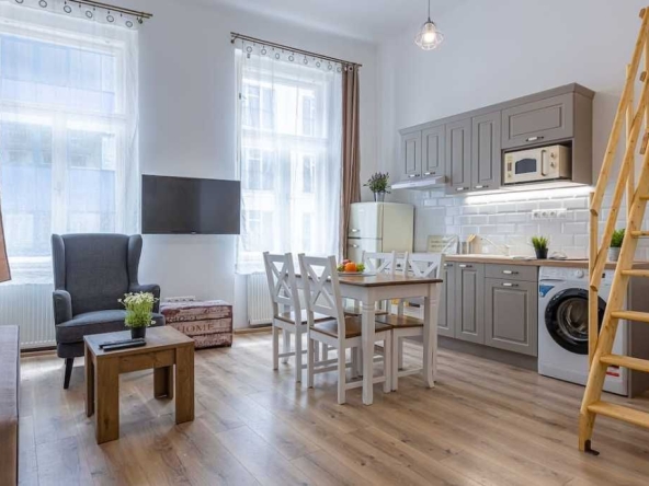 Дава се под наем Тристаен апартамент в Пловдив, Мараша - 88 кв.м за 290.7 € - Снимка #1