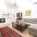 Дава се под наем Многостаен апартамент в Варна, Гръцка махала - 150 кв.м за 1200 € - Снимка #1