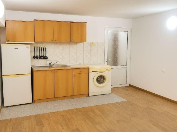 Дава се под наем Едностаен апартамент в Варна, Гръцка махала - 25 кв.м за 245 € - Снимка #1