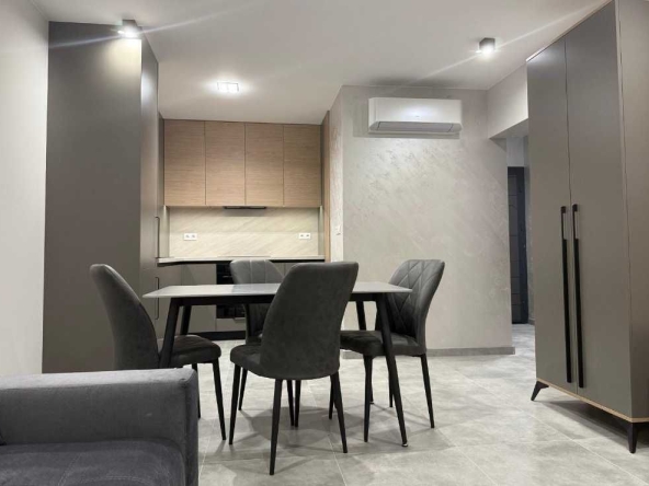 Дава се под наем Двустаен апартамент в Варна, Център - 65 кв.м за 897.6 € - Снимка #1