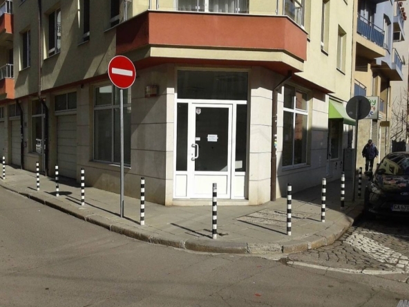 Дава се под наем Магазин в София, Център - 35 кв.м за 306 € - Снимка #1