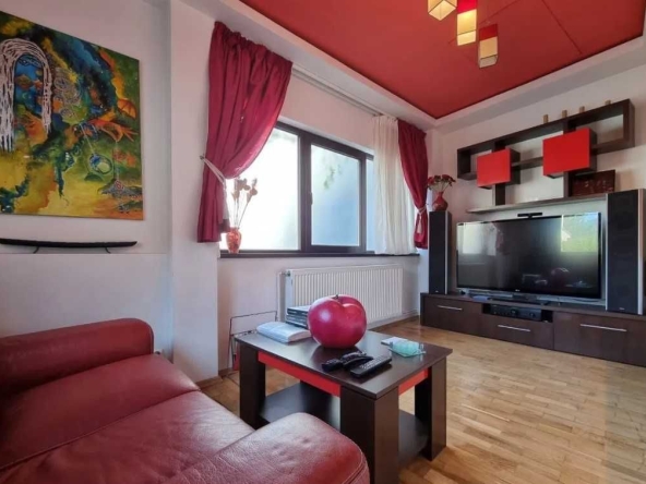 Дава се под наем Тристаен апартамент в Пловдив, Кършияка - 74 кв.м за 193.8 € - Снимка #1