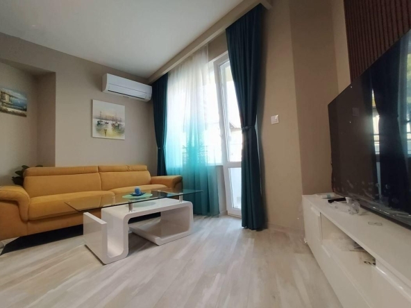 Дава се под наем Двустаен апартамент в Пловдив, Център - 60 кв.м за 663 € - Снимка #1
