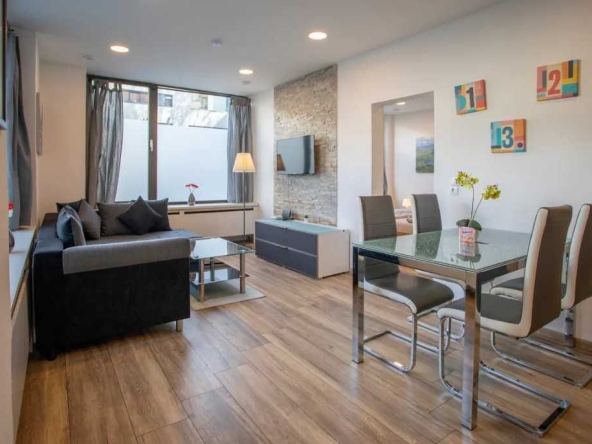 Дава се под наем Тристаен апартамент в Пловдив, Каменица 1 - 95 кв.м за 385 € - Снимка #1