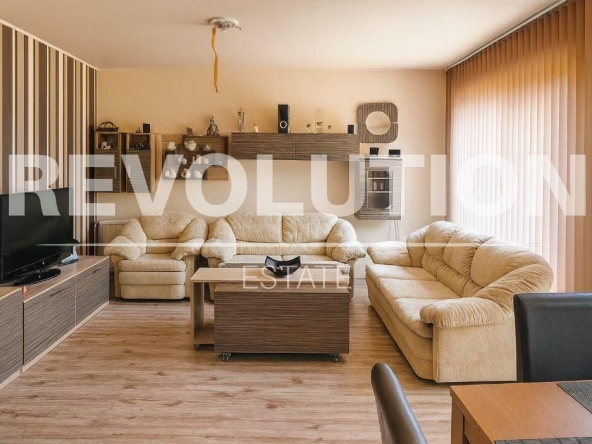 Дава се под наем Къща в к.к. Златни пясъци - 130 кв.м за 1196.97 € - Снимка #1