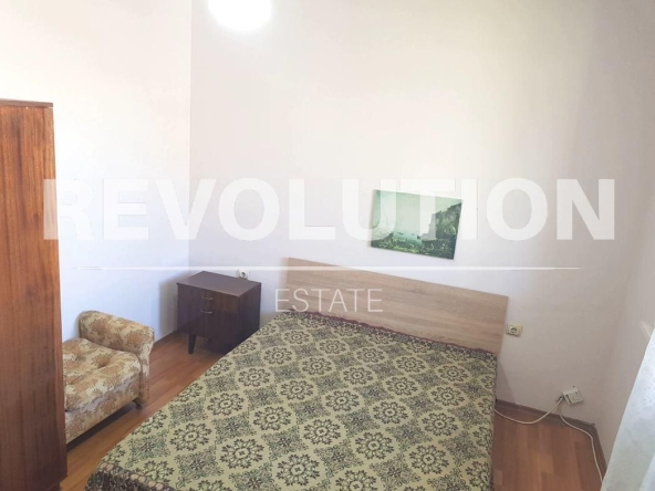 Дава се под наем Тристаен апартамент в Варна, Базар Левски - 60 кв.м за 450 € - Снимка #1