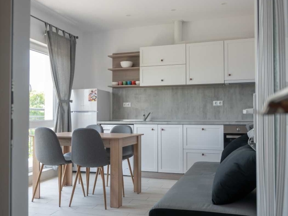 Дава се под наем Двустаен апартамент в Варна, Левски - 65 кв.м за 433.5 € - Снимка #1