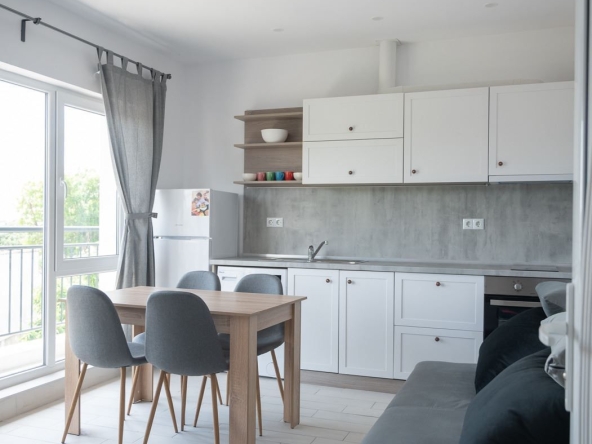 Дава се под наем Двустаен апартамент в Варна, Колхозен пазар - 65 кв.м за 433.5 € - Снимка #1