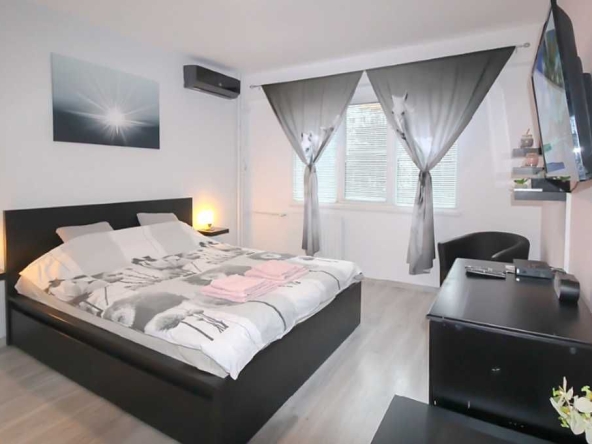 Тристаен апартамент в София, Център - 99 кв.м за 1381 €/кв.м - Снимка #1