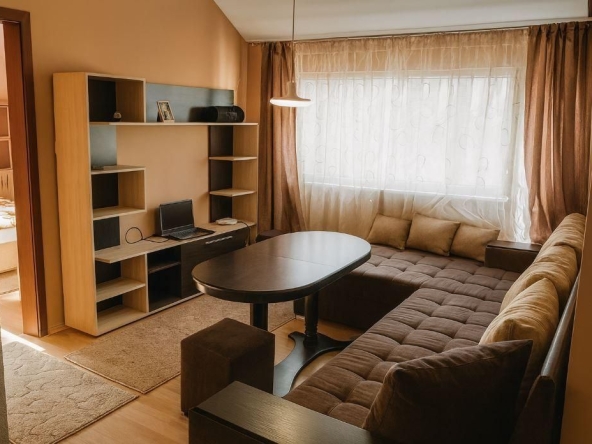 Дава се под наем Тристаен апартамент в Варна, Колхозен пазар - 85 кв.м за 500 € - Снимка #1