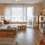 Дава се под наем Тристаен апартамент в Варна, Център - 118 кв.м за 690 € - Снимка #1