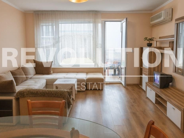 Дава се под наем Тристаен апартамент в Варна, Център - 118 кв.м за 690 € - Снимка #1