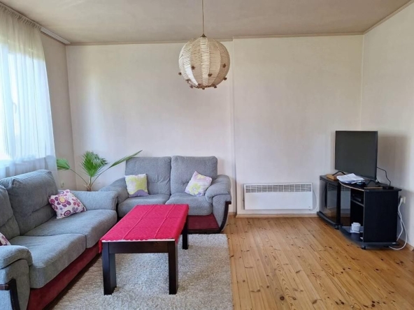 Дава се под наем Тристаен апартамент в Пловдив, Кючук Париж - 110 кв.м за 450 € - Снимка #1