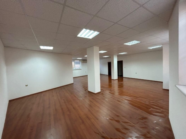 Дава се под наем Офис в Варна, Морска градина - 140 кв.м за 1500 € - Снимка #1