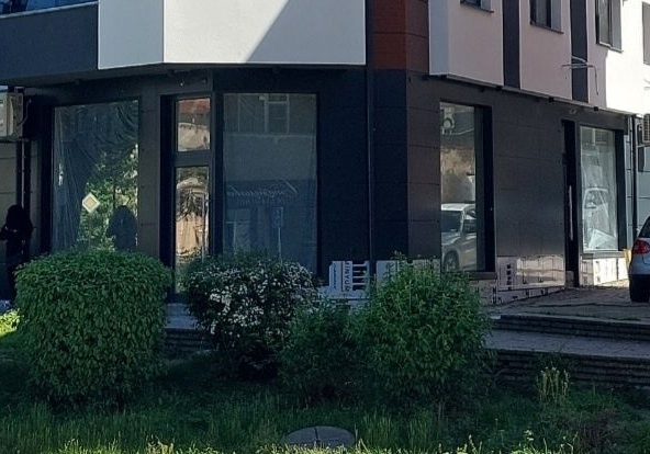 Дава се под наем Магазин в Асеновград - 60 кв.м за 309.06 € - Снимка #1