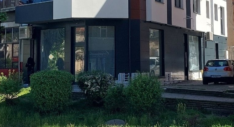 Дава се под наем Магазин в Асеновград - 118 кв.м за 56.61 € - Снимка #1