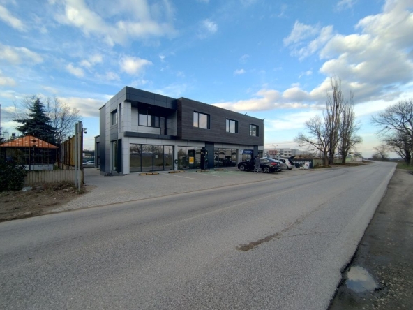 Дава се под наем Магазин в Асеновград - 88 кв.м за 698.19 € - Снимка #1