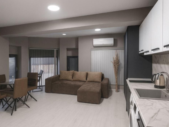 Дава се под наем Двустаен апартамент в Варна, Гръцка махала - 70 кв.м за 880 € - Снимка #1