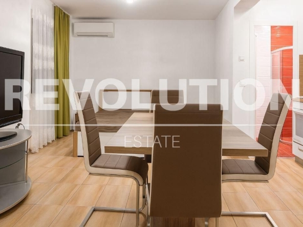 Дава се под наем Етаж от къща в Варна, Галата - 80 кв.м за 400 € - Снимка #1