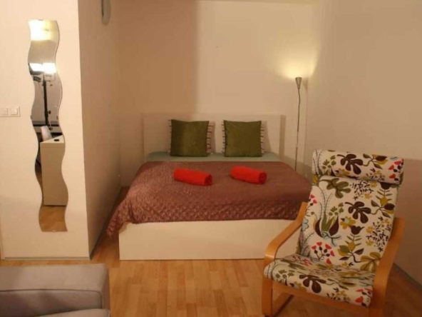 Дава се под наем Едностаен апартамент в Пловдив, Кършияка - 32 кв.м за 219.3 € - Снимка #1