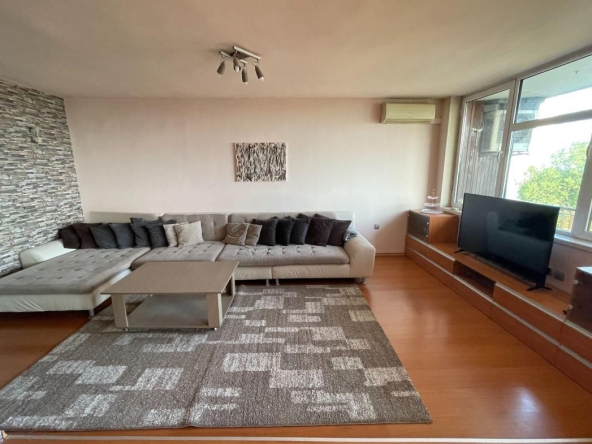 Дава се под наем Четиристаен апартамент в Варна, Чайка - 130 кв.м за 900 € - Снимка #1