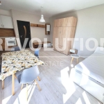 Дава се под наем Едностаен апартамент в Варна, м-т Траката - 32 кв.м за 350 € - Снимка #1