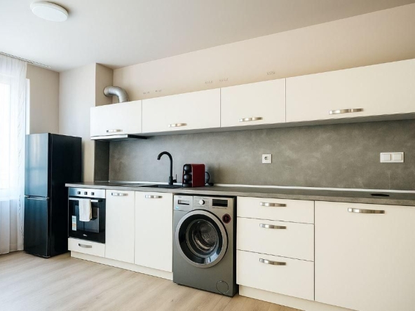 Дава се под наем Тристаен апартамент в Варна, Център - 72 кв.м за 600 € - Снимка #1