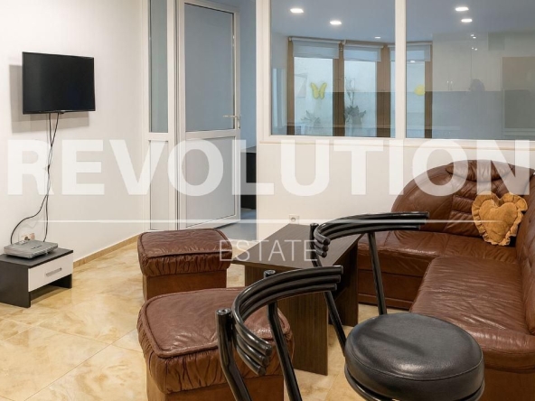 Дава се под наем Тристаен апартамент в Варна, Окръжна болница - 118 кв.м за 525 € - Снимка #1