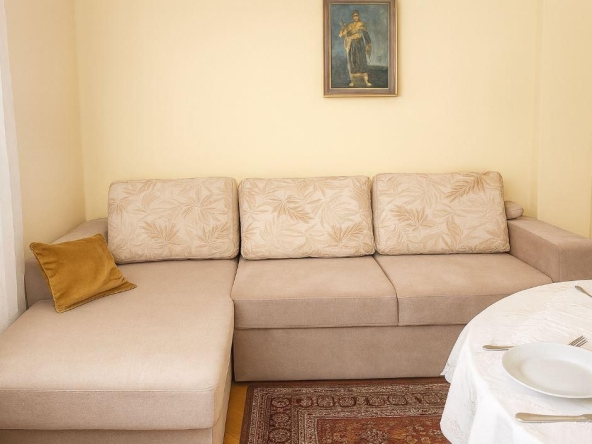 Дава се под наем Тристаен апартамент в Варна, Червен площад - 75 кв.м за 650 € - Снимка #1