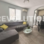 Дава се под наем Тристаен апартамент в Варна, Център - 90 кв.м за 698.19 € - Снимка #1