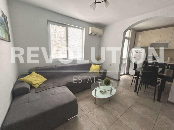 Дава се под наем Тристаен апартамент в Варна, Център - 90 кв.м за 698.19 € - Снимка #1