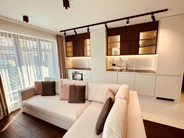 Дава се под наем Тристаен апартамент в София, Медицинска академия - 105 кв.м за 1250 € - Снимка #1