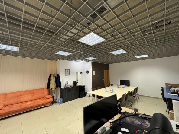 Дава се под наем Офис в Пловдив, Център - 50 кв.м за 200 € - Снимка #1