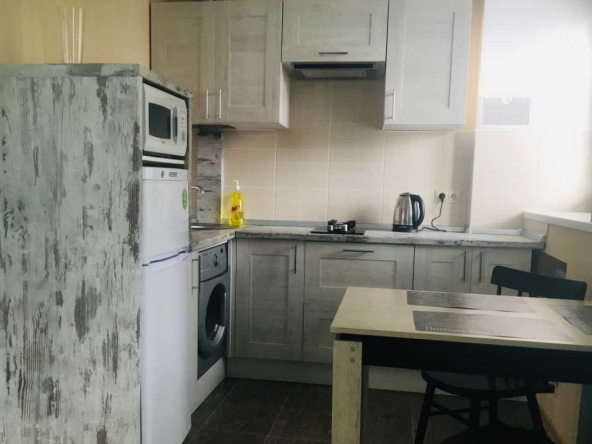 Дава се под наем Едностаен апартамент в Пловдив, Младежки Хълм - 38 кв.м за 183.6 € - Снимка #1