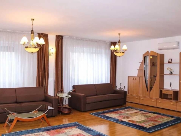 Дава се под наем Тристаен апартамент в Пловдив, Кючук Париж - 80 кв.м за 255 € - Снимка #1