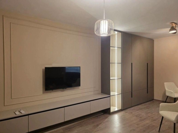 Дава се под наем Двустаен апартамент в София, Малинова долина - 98 кв.м за 797.64 € - Снимка #1