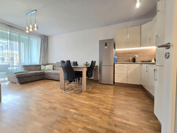 Дава се под наем Двустаен апартамент в к.к. Св.Св. Константин и Елена - 80 кв.м за 818 € - Снимка #1