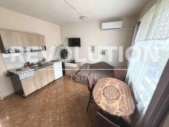 Дава се под наем Двустаен апартамент в Варна, Център - 50 кв.м за 348.84 € - Снимка #1