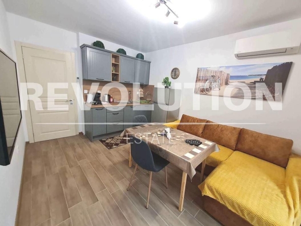 Дава се под наем Двустаен апартамент в Варна, Център - 50 кв.м за 650 € - Снимка #1