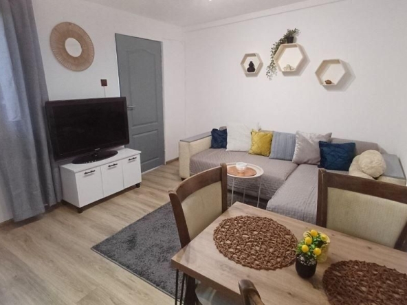 Дава се под наем Двустаен апартамент в Варна, Трошево - 50 кв.м за 460 € - Снимка #1