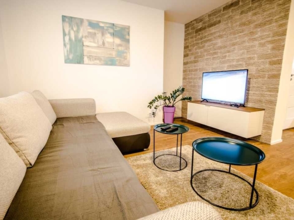 Дава се под наем Двустаен апартамент в Пловдив, Кючук Париж - 68 кв.м за 280.5 € - Снимка #1